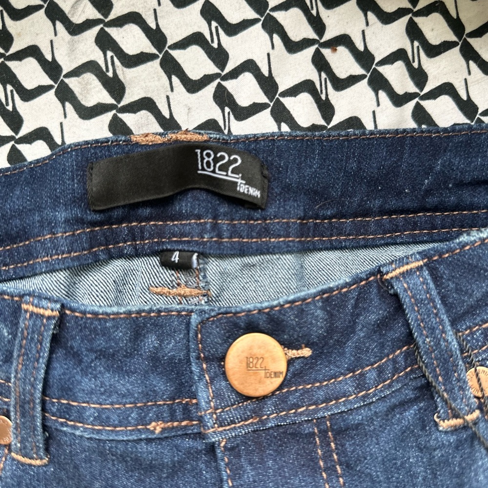 1822 Demin Shorts size 4 - Picture 3 of 8